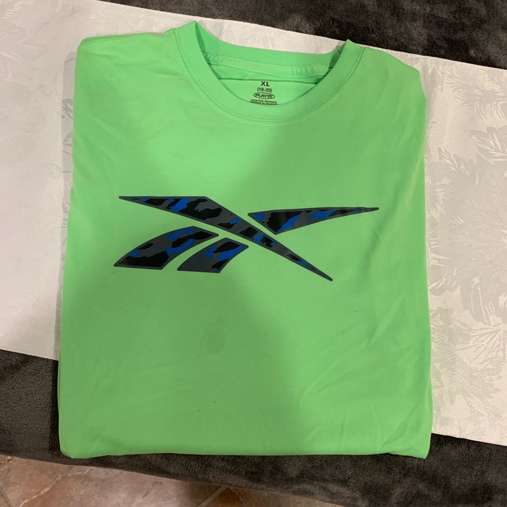 Buy 1 get one 50% off
Reebok Green Short Sleeve Tee Sporty Crew Neck